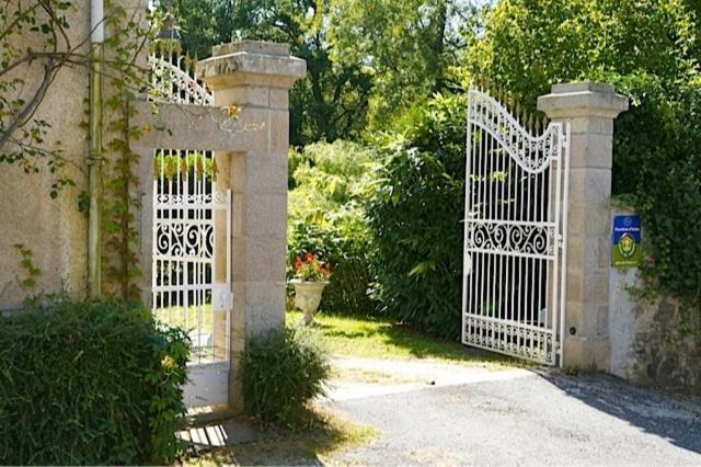 Domaine De La Dame De Lauriere Solignac Exterior foto